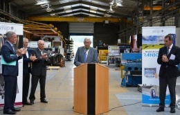 Frédéric VEAUX Prefecto de la Mayenne, Roger MILLET primer adjunto del alcalde de Gorron, Bruno LESTAS presidente de la "Communité de Communes", Michel BOITTIN y Eric BOITTIN, PDG de SERAP desde 1968 y 2000.