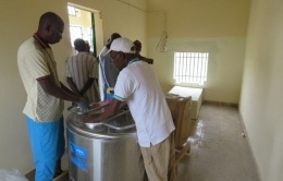 Centro de recogida solar de leche en Senegal