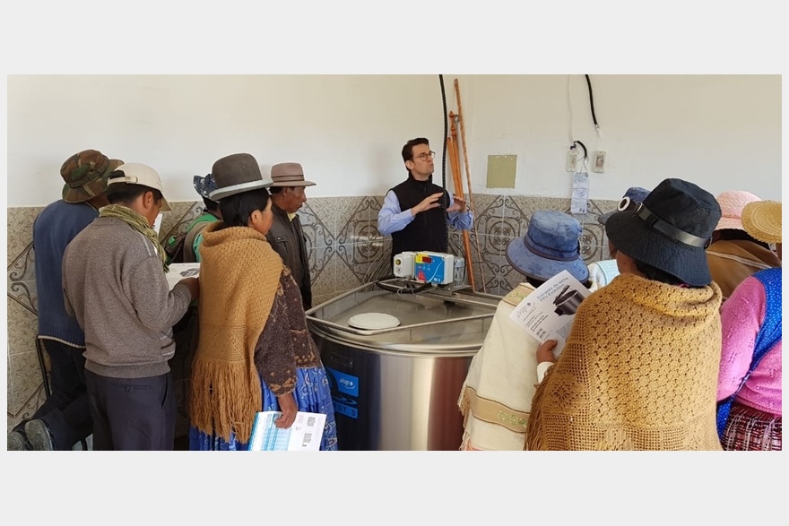 Sesión de formación en centro de recogida de leche - Bolivia