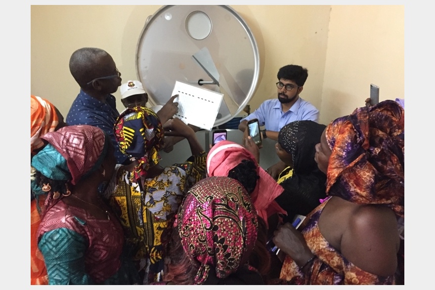 Sesión de formación en centro de recogida solar de leche - Senegal